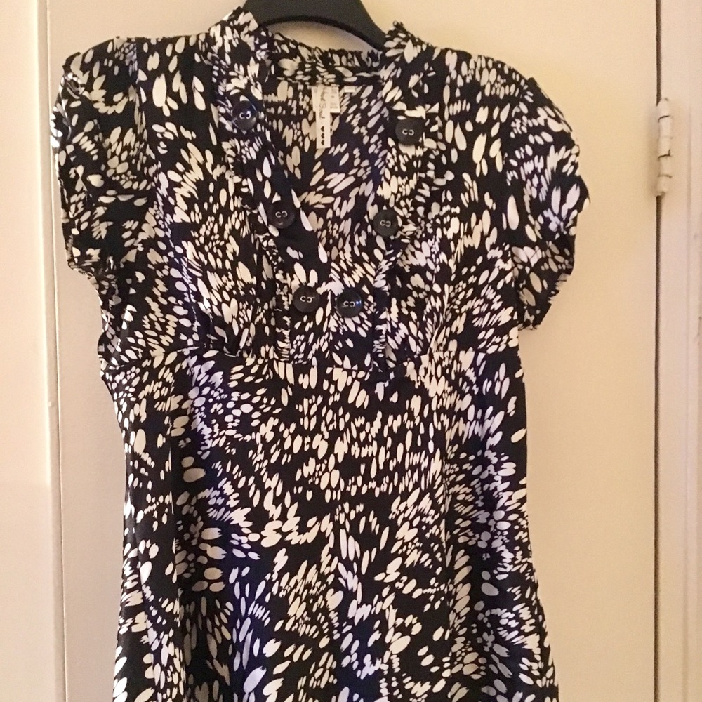 Black and white short sleeve blouse